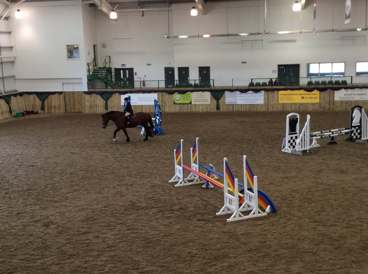 StudentEquest's tweet photo. Off and running on the final day of the BUCS Equestrian Finals at Bushop Burton College... It's Championship show jumping day. #bucsequ https://t.co/eagghA1Gvi
