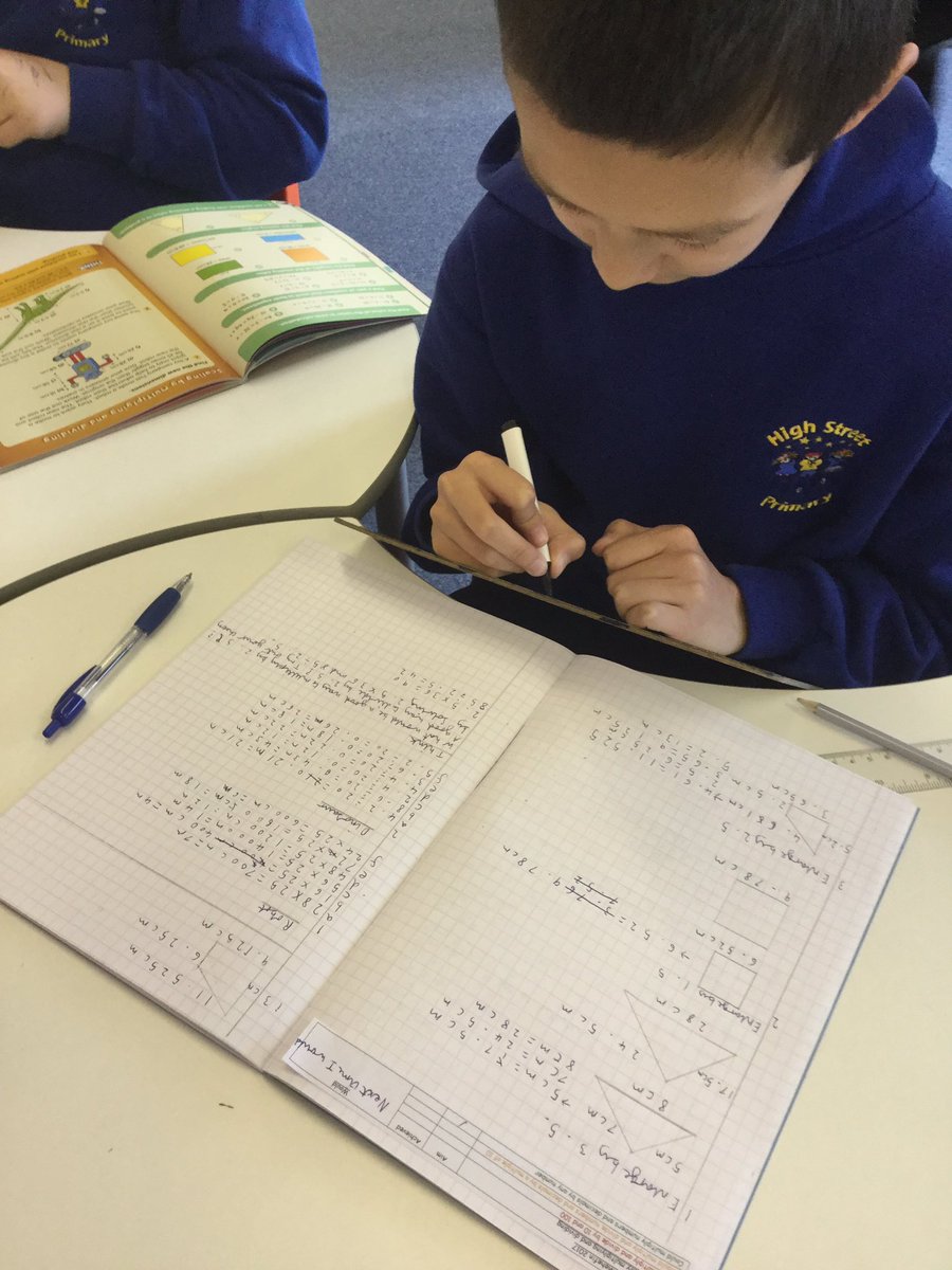 highstreetps's tweet photo. #hspsY6 are enlarging and shrinking regular and irregular shapes using scale factors #numeracy #scaling #scalefactor #shapeproperties https://t.co/gTEbTQDVbZ