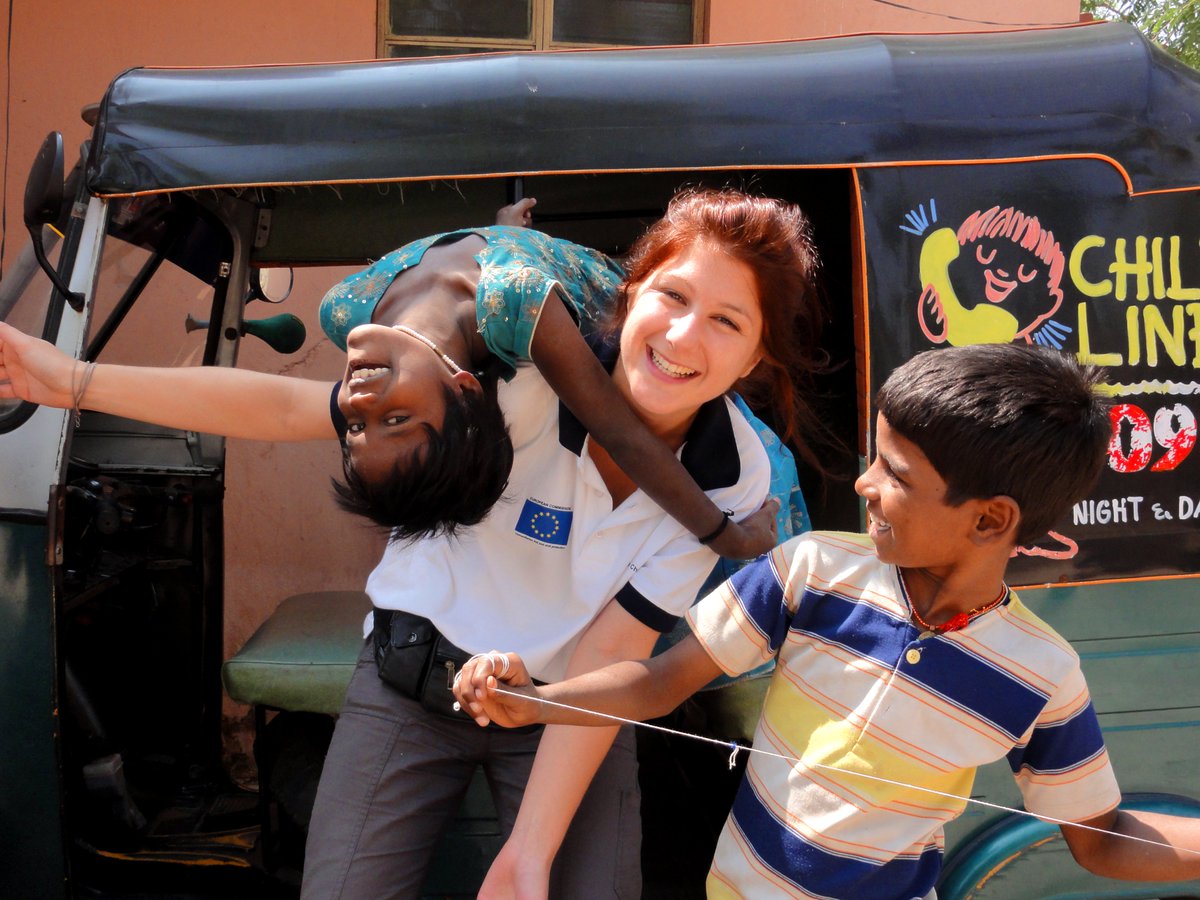 EuropeanYouthEU's tweet photo. Want to volunteer for 1-18 months in a humanitarian aid project? #EUAidVolunteers are looking for you! More info @ https://t.co/vqkSzrKogW https://t.co/jBguapfeDK