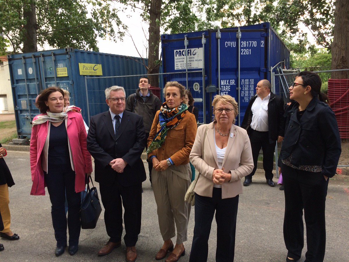 VilleColombes's tweet photo. En direct de la visite de #chantier, ce matin, dans le quartier des #FossésJean #Michelet #TourZ #réhabilitation #CHP #Colombes https://t.co/oJrRFO3wr4
