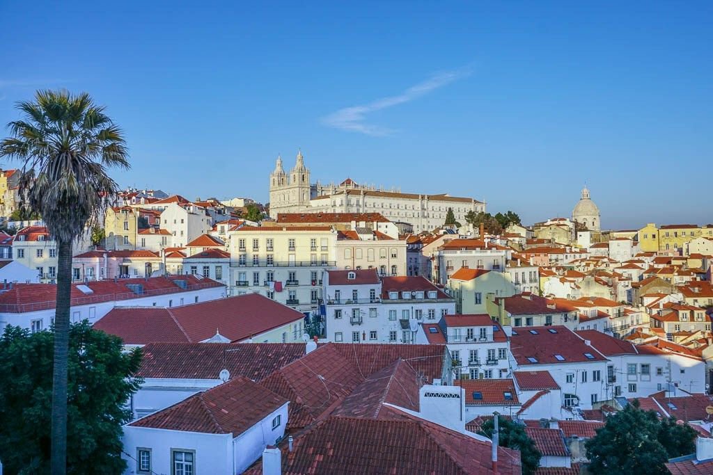 migratingmiss's tweet photo. Planning a trip to Portugal soon? - 21 Things To Know Before You Visit Lisbon #lisboa #portugal @turismoportugal https://t.co/6cZdxDe335 https://t.co/DuFBmNyXPw