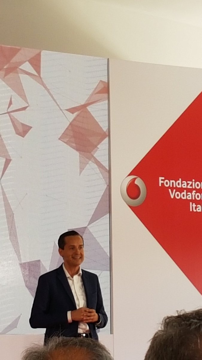 supermik14's tweet photo. #EnricoResmini, Presisente @fondvodafone, presenta #OSO la piattaforma digitale per #disabili e #sport @VodafoneIT @VodafoneMediaIT https://t.co/ViPf3XSZ8b