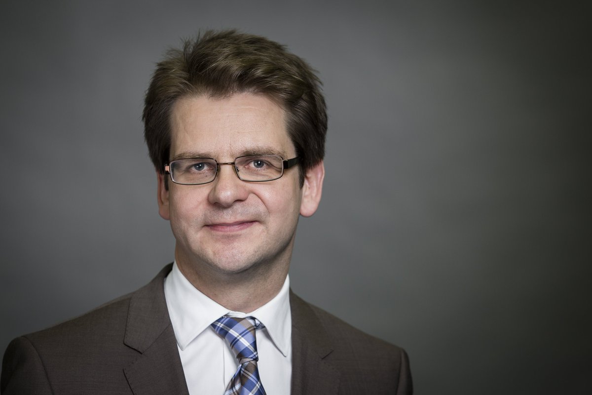 SenASGIVA's tweet photo. Qualifizierung 4.0: Was @BMAS_Bund dazu im Weißbuch #arbeitenviernull festhält. Von @ThorbenAlbrecht bei #work4Bln https://t.co/YQecbCAea5 https://t.co/Gb4agZWyzZ