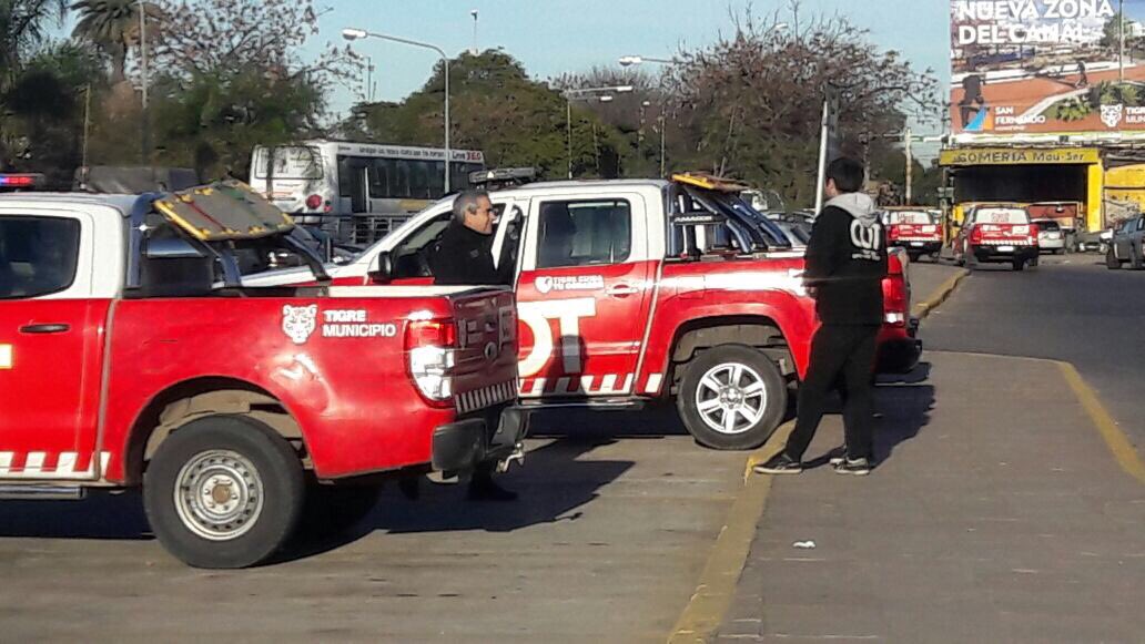 NicoVecchi's tweet photo. Mitad de semana en la #BaseCarupa realizando el relevo de #MovilesCOT de cara a otro lindo día otoñal
#SubsecretariaOperativa #COT https://t.co/X4Q9cHCwmY