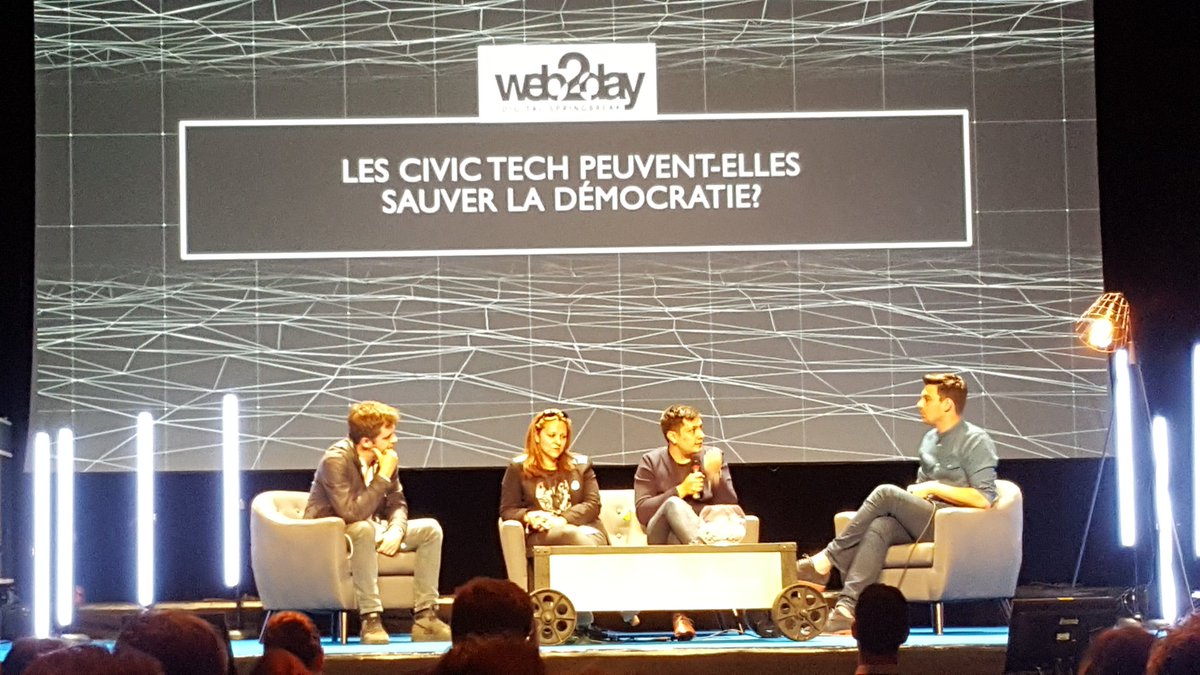 JuDalPo's tweet photo. Le #gouvernementouvert doit etre réfléchi d'un point de vue #postinstitution, où tous sont citoyens, même les décideurs #civictech #Web2day https://t.co/gAoPn1jhtg