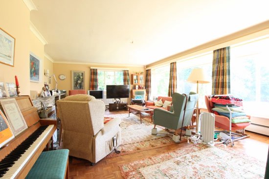 WowHauser's tweet photo. Renovation project: 1960s four-bedroom property in Winterbourne Dauntsey, near Salisbury, Wiltshire https://t.co/4Qt6gKBfmp https://t.co/anjTR2Gofy