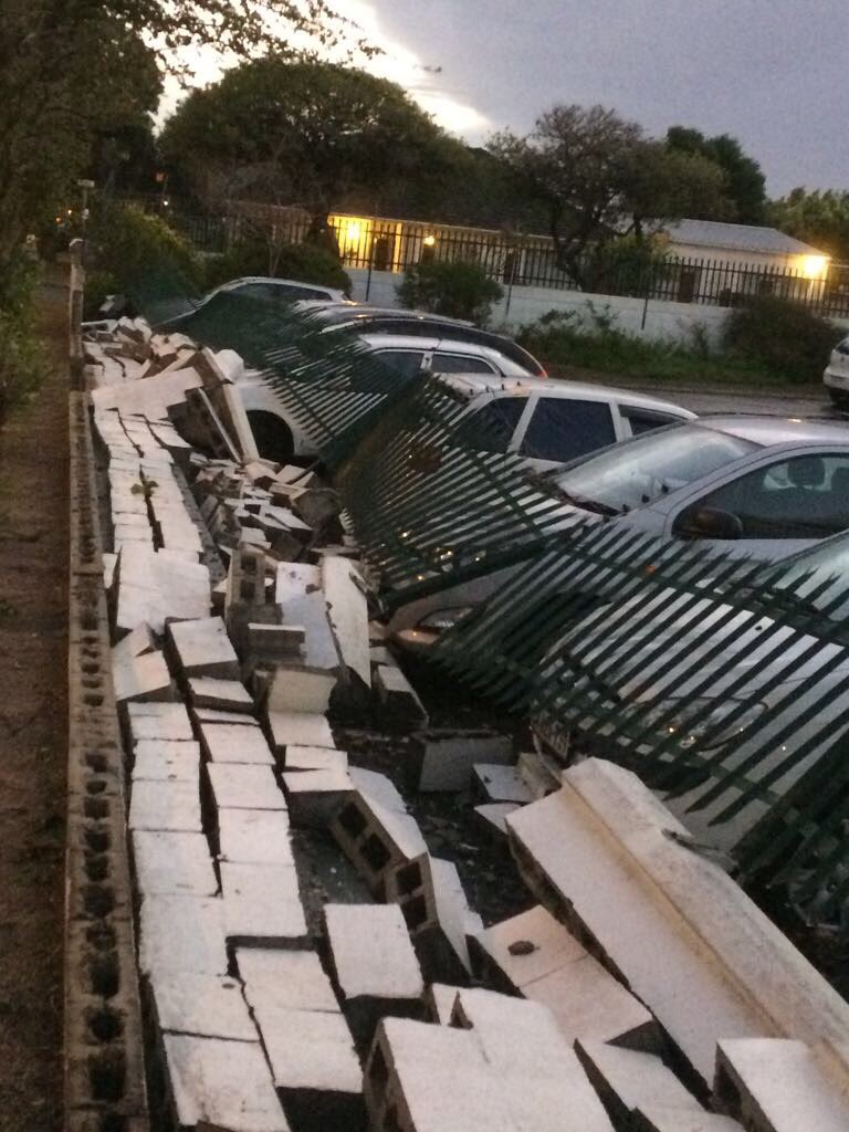 KFMza's tweet photo. It's no joke out there, stay safe in the Cape! #CapeStorm https://t.co/REvc2vEOVb