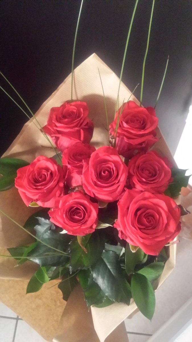 Lucaclaudiaale's tweet photo. E sono 8 💖 #Anniversary #wedding #8 #roserosse #06062009 https://t.co/5xYahbFyDl