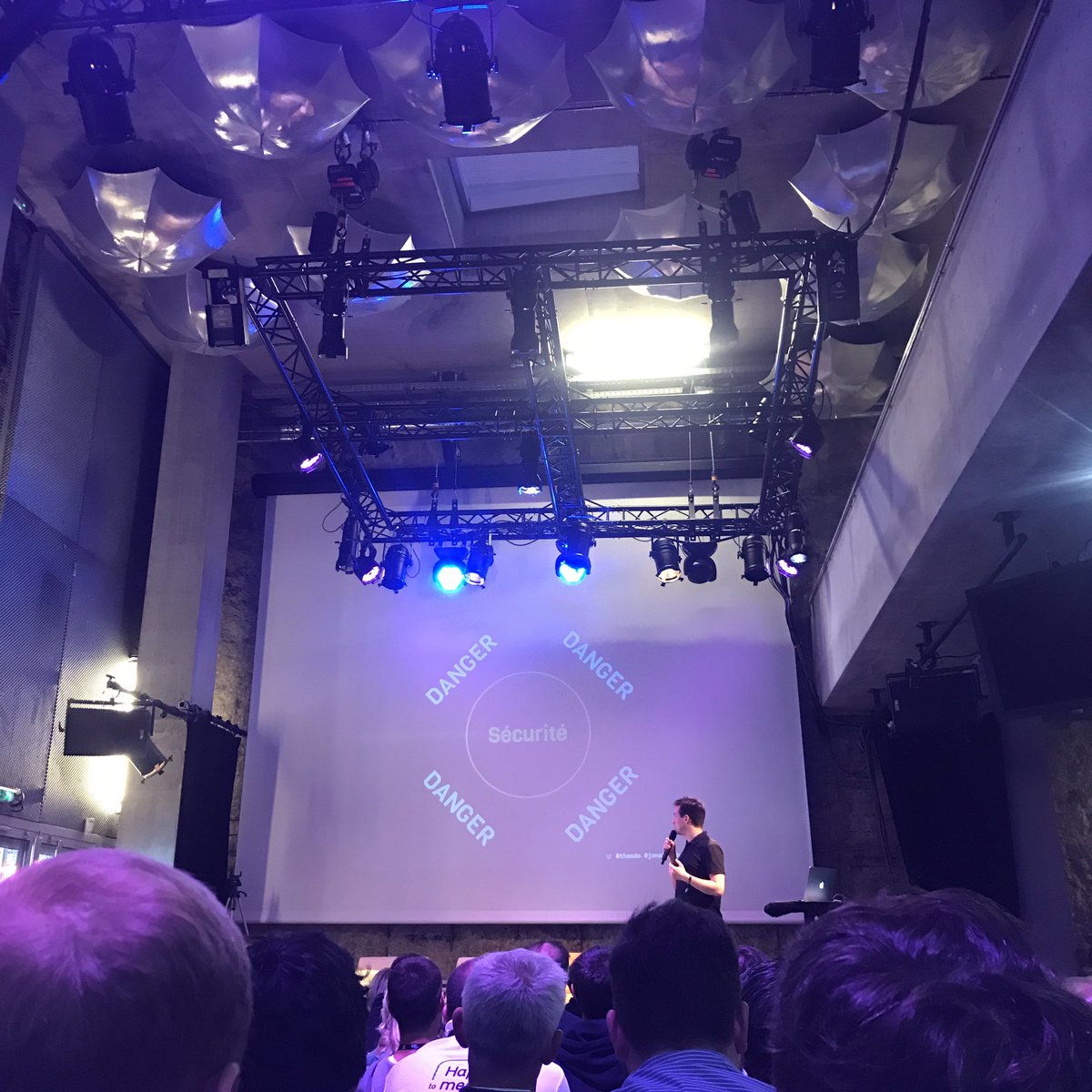 Tous leaders avec <a href="/JonathanBeurel/">Jonathan Beurel • dopamine.dev</a> Autoriser l'échec. Prendre des risques, montrer ses vulnérabilités. Donner des opportunités #Web2day