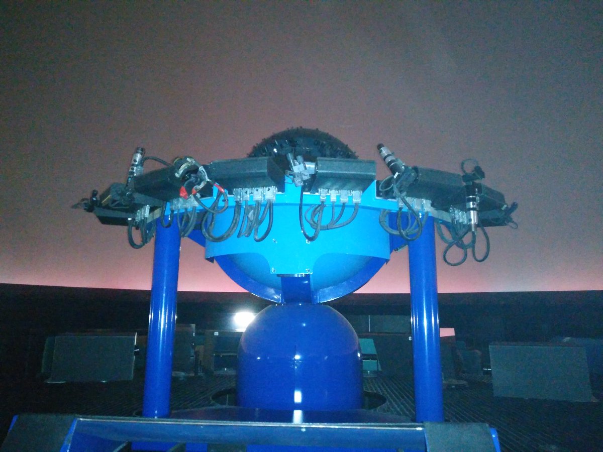 Elmerlickamul's tweet photo. @monnetdirect #Mouzomul planétarium @forum_sciences https://t.co/oW71tnfJTN