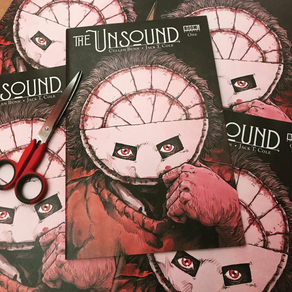 theWoodenKing's tweet photo. My #ComicMint retailer variants for #TheUnsound arrived being all creepy as Hell and staring at me! @NewJackCole @cullenbunn @boom_studios https://t.co/xBHInpsr5E