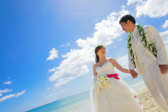 Champ 八戸ノ里店 ご家族の紹介でブライダルエステに3ヶ月通ってくださったお客様から幸せフォト頂きました 末長くお幸せに チャンプ エステ ブライダル ファスティング 二の腕痩せ くびれメイク ハワイ 幸せなふたり 小顔の作り方