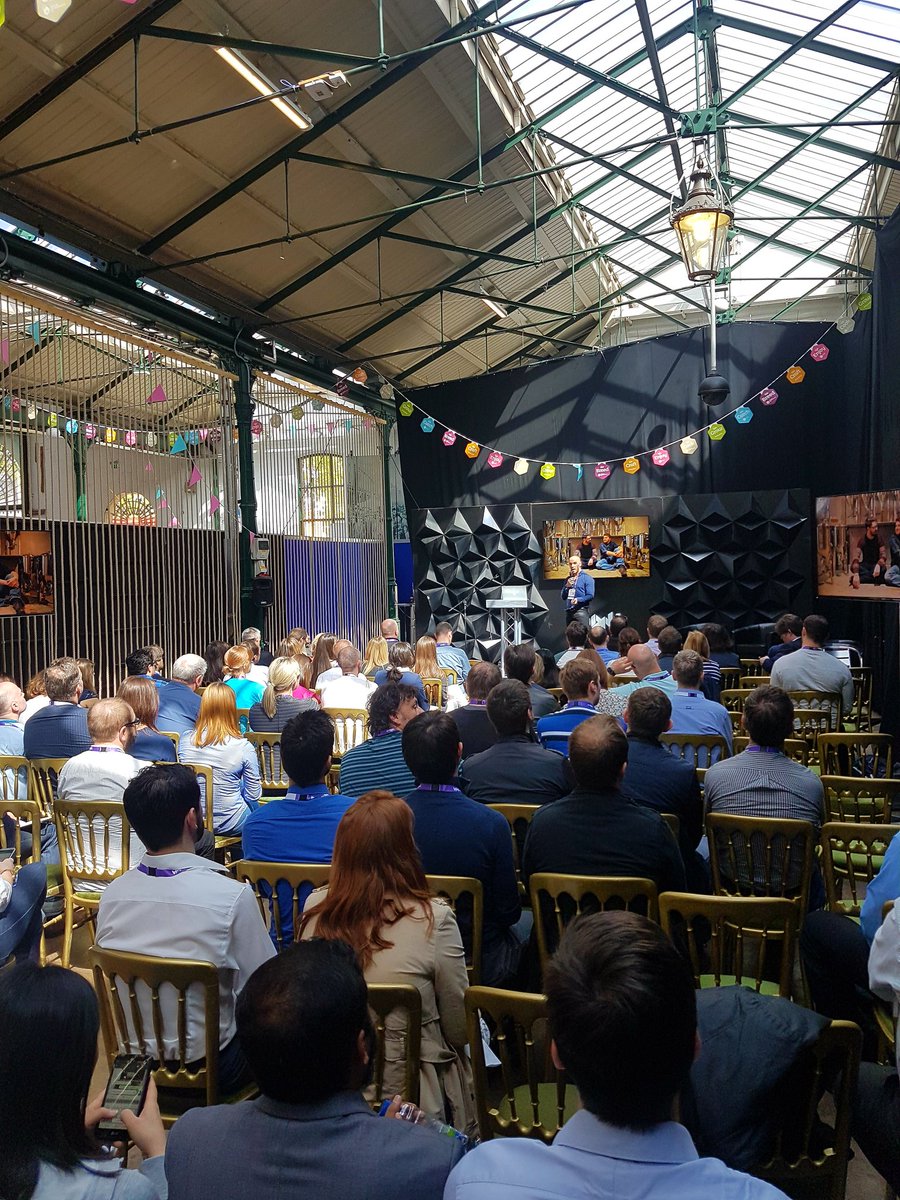 AustinTanney's tweet photo. At a talk on using AI to make better beer. #aiforeverything #skepticalhippo #DigitalDNA https://t.co/tdZiseN5HC