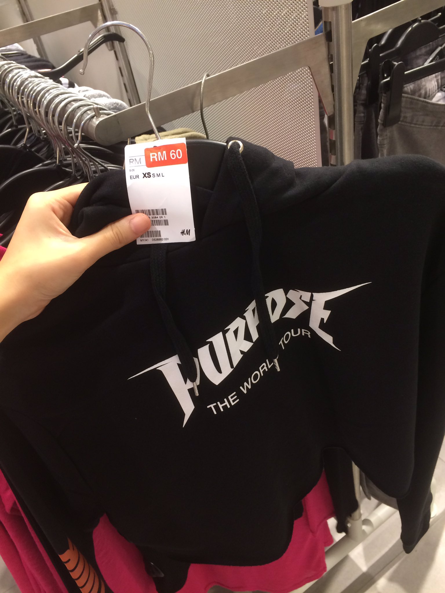 JUSTIN BIEBER MY on Twitter: "Purpose World Tour Crop Hoodie RM60 at all  H&amp;M outlets! https://t.co/otXHdvwj0k" / Twitter