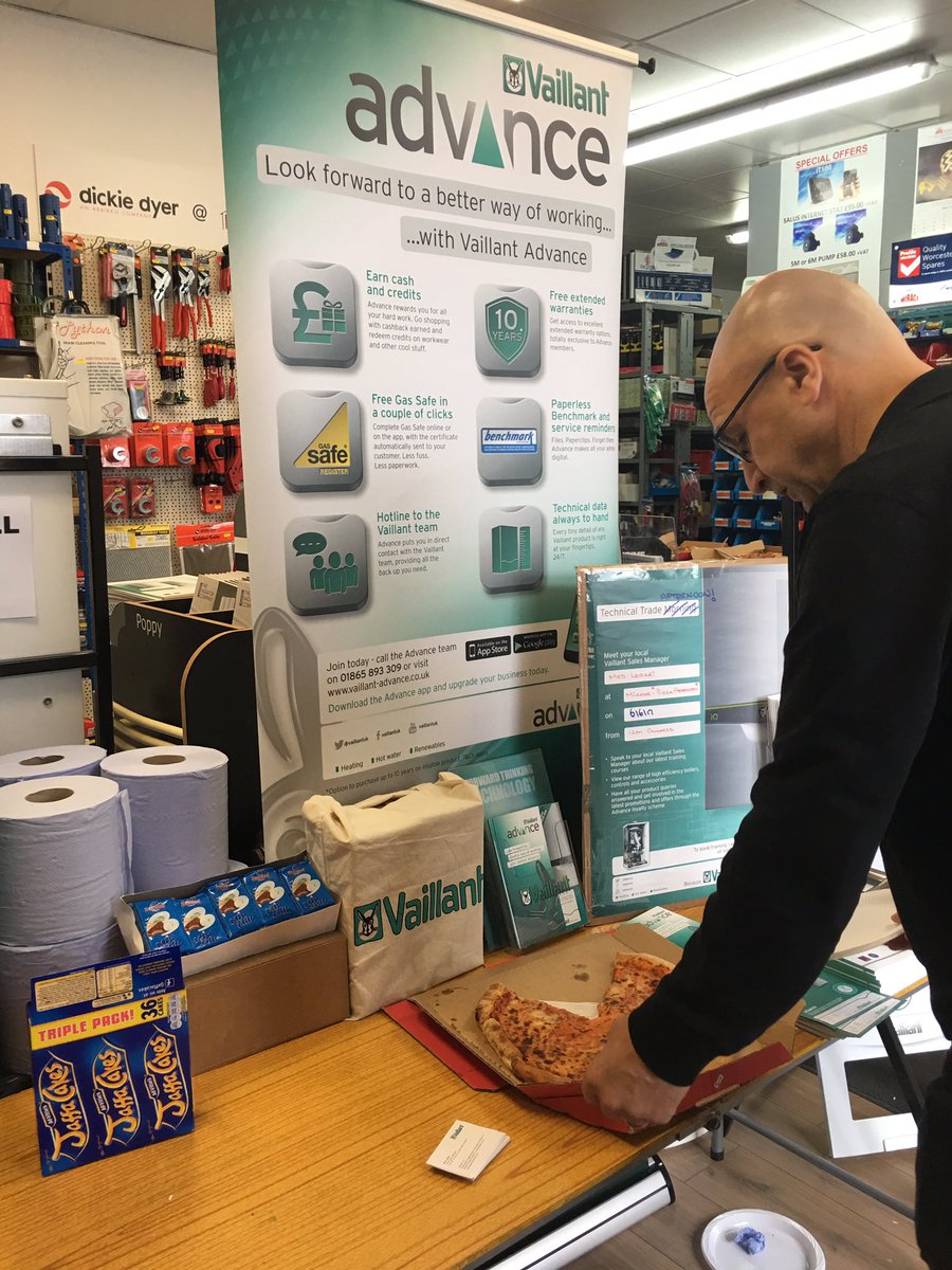 Mirageheating's tweet photo. Thanks to #medlebari for a great Pizza 🍕 afternoon yesterday!
#vaillant https://t.co/HQxnb4uBPx