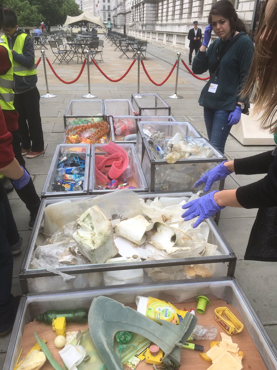 ThamesPlastic's tweet photo. @CarbonAmericium @RoySocChem @kclchemistry #ThamesPlasticLab has begun! Colour-sorting and plastic testing going on with the Spanish Institute pupils!! @RoySocChem @kclchemistry https://t.co/pzsB50QEdZ