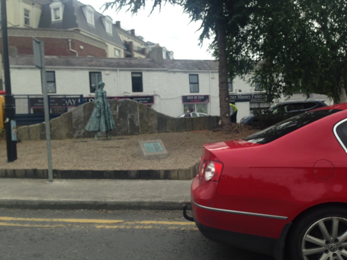 dublinpolly's tweet photo. Hard at work getting @RathfarnhamV ready for #festival events in late June Thank u @sdublincoco https://t.co/Qwe0DqQDFZ