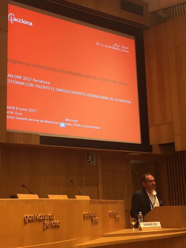 Fundacion_ORP's tweet photo. J.M. Cruz de @ACCIONA nos habla de programas voluntarios relacionadas con la cadena de valor #LeanORP2017 https://t.co/RbpcQ8KLJn