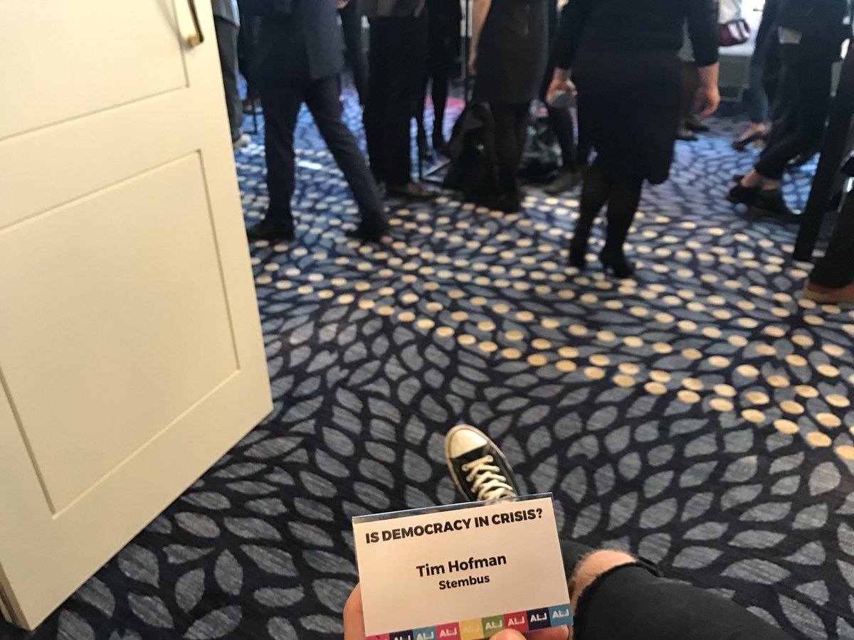 moet zo spreken op een conventie in Brussel over democratie blabla en heb dresscode weer niet meegekregen. beter generaliseert hier niemand.