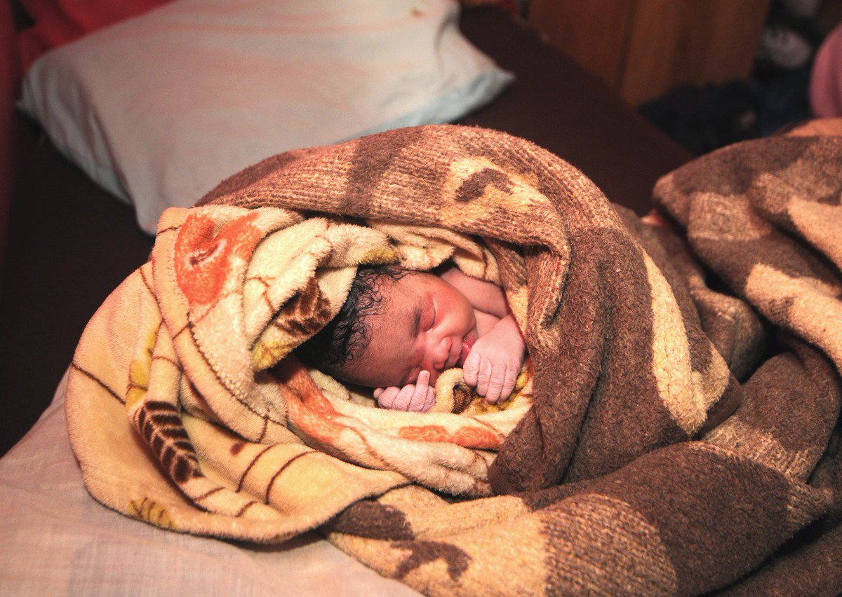 TheCapeArgus's tweet photo. Born in a storm: baby delivered by neighbours in Khayelitsha after mom couldn't get to hospital #CapeStorm. Pic: @AyandaNdamane (ANA) https://t.co/YOcyCgoLR4