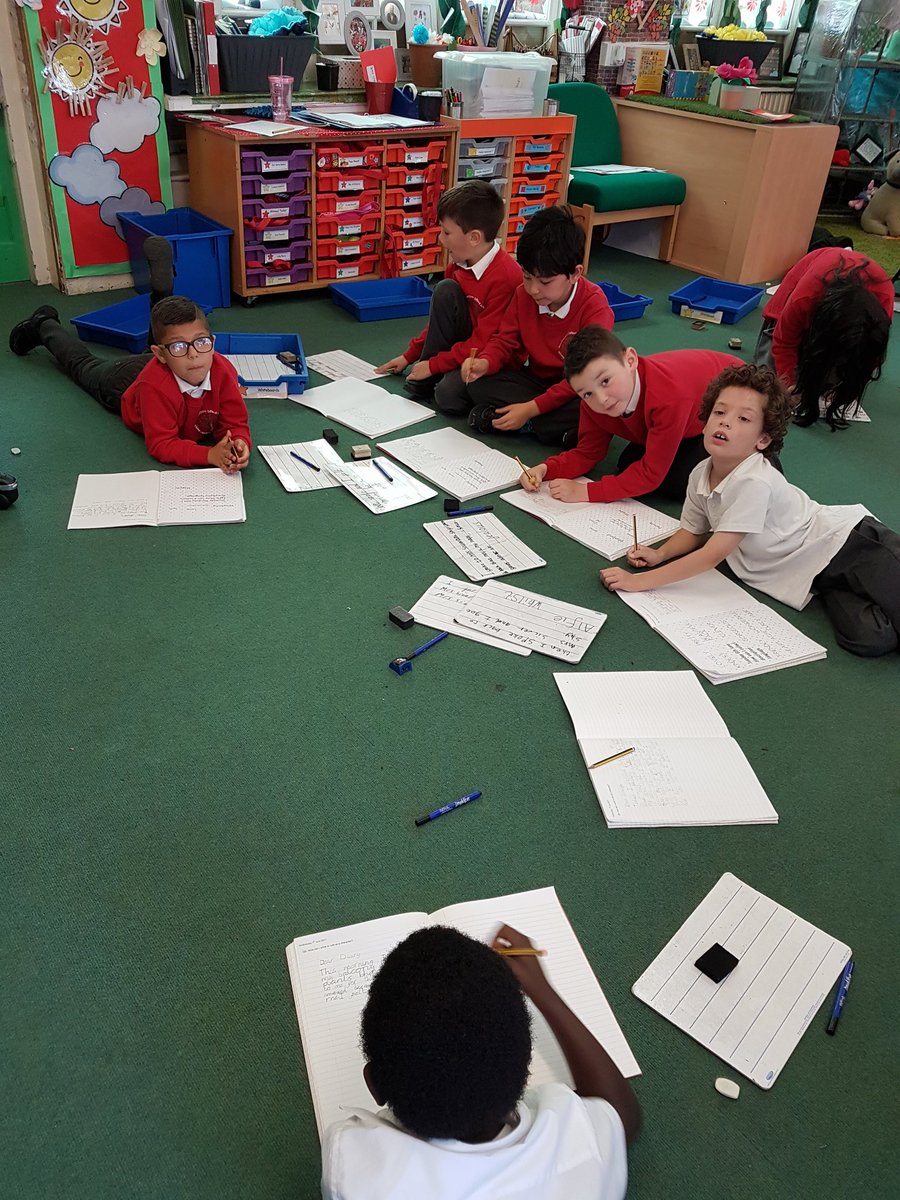 HJAMrsP's tweet photo. Boy's writing club working hard in 2SP
#hardworkheroes https://t.co/FbyMHXySZt