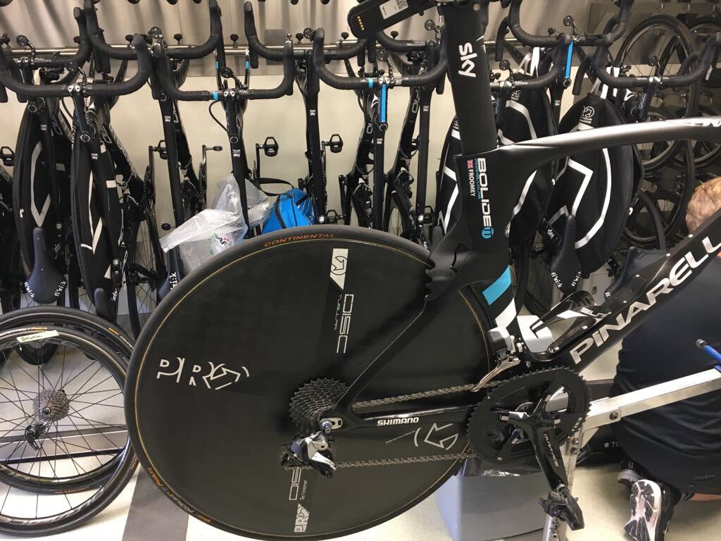 NetcompanyINEOS's tweet photo. Final checks for @chrisfroome's Pinarello BOLIDE. The #Dauphine TT is underway ⏱🇫🇷 https://t.co/Q7r5ihLU5U