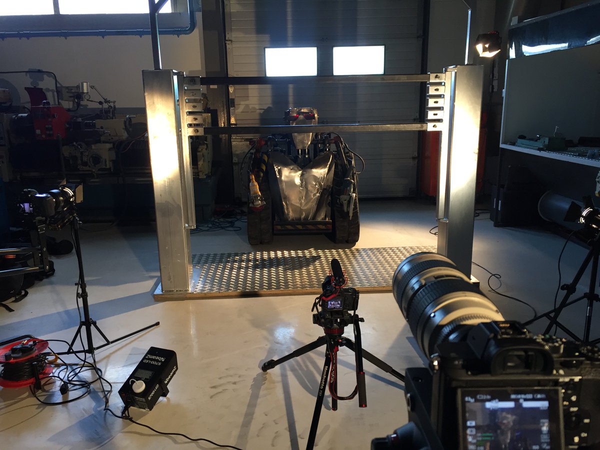 kunafilms's tweet photo. A few stills from an awesome shoot we filmed a few weeks back with one very cool #Robot 
#watermelons #filming #slowmotion #smokemachine https://t.co/UvSiVRoZ9t