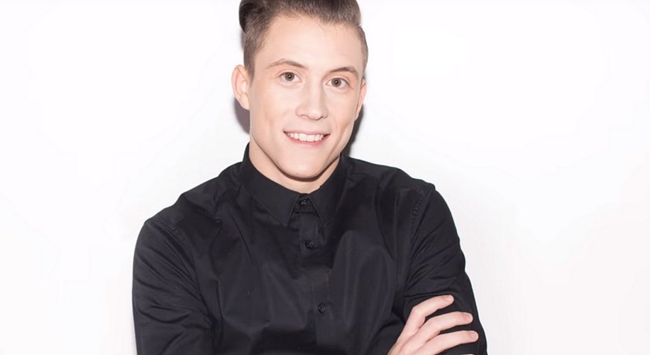 JonathanHamard's tweet photo. Le nouveau single de Loïc Nottet est... #MudBlood #selfocracy ! @L0oiic @LoicNottet_FR https://t.co/qvc0YAUHfa https://t.co/7yLTcnhkmG