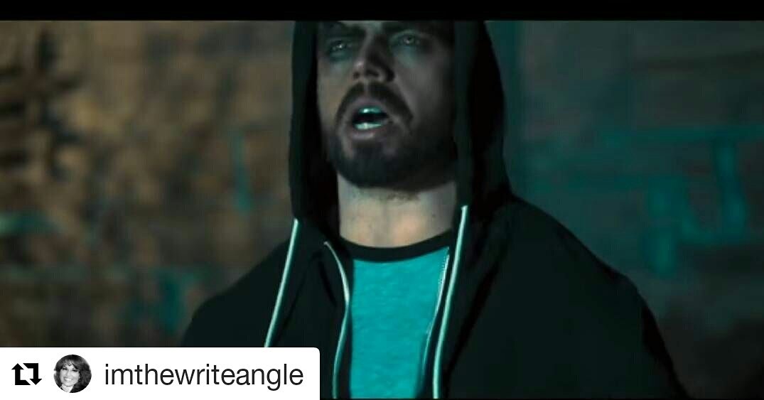CBayouFandom's tweet photo. #Tucker #FullChange #FullMoon #werewolf #garou #bayou #nightshots #setlife #actorslife https://t.co/MN2cqNZpSy https://t.co/DagBTtDJfT