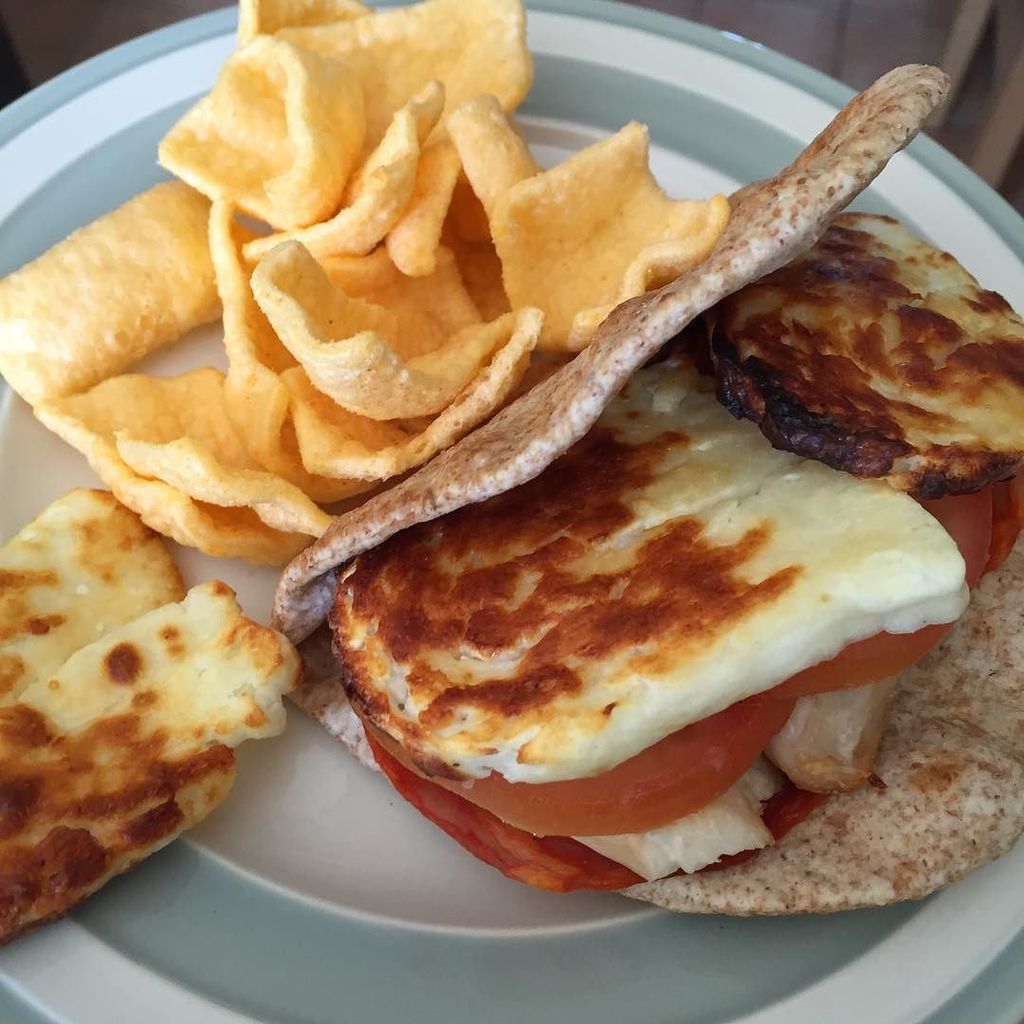 TallulahMama25's tweet image. Same flatbread combo as yesterday, with Snaps. #iamfive #ioverhalloumied
#propoints #mfp #weightloss #myfitnesspal… ift.tt/2r1ES2G