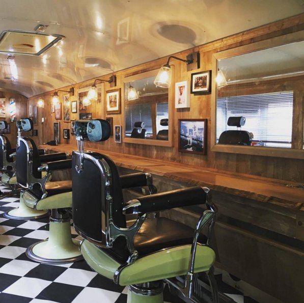 MelleBonPlan's tweet photo. #Panasonic investit les rues de #Paris avec son #Barbertruck du 8-18 juin  tondeuse #ISHAPER #barbertruckbypanasonic #gratuit #bonplan https://t.co/UsVMhNJguh