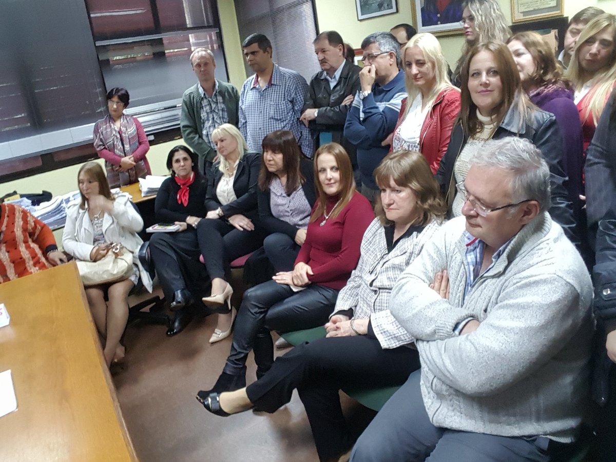 mhlton's tweet photo. Asumieron Vocales de CGE y Junta de Clasificación y Disciplina de Ramas Primaria y Secundaria!!! Felicitaciones #FRETEMIS @mariluleverberg https://t.co/ULuk3VK4lI