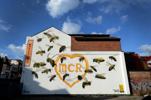 TheHorsfall's tweet photo. Stuck for something to do this lunchtime? MCR's full of street art like these #ManchesterWorkerBees - why not see what you can find? https://t.co/gQVMMx7imO