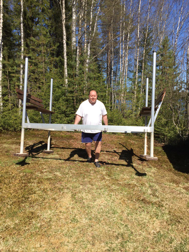 Tämän kanssa ei tarvitse tehdä niin pitkää lenkkiä, pari kilometriä riittää ja samalla saa hartiavenytystä.