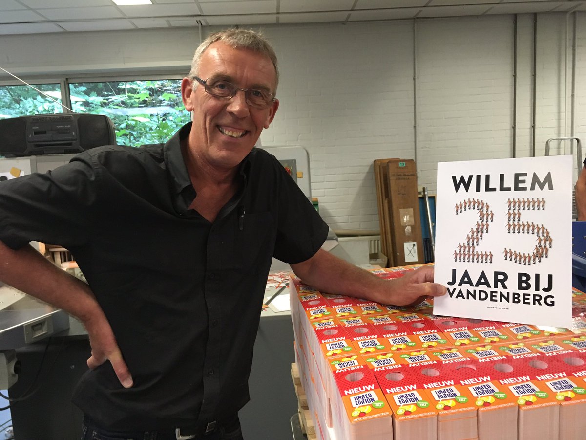 vandenbergnl's tweet photo. Jubilaris in huis: Willem! #hiephiephoera #25jaar https://t.co/339hoOaUN4