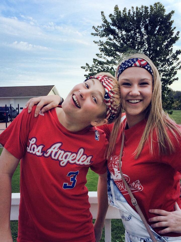Mirranders4's tweet photo. Happy birthday to my not so little brother! I've been blessed to have you in my life for 17 years. Love you @bclau7 https://t.co/3vTnfZnN4E