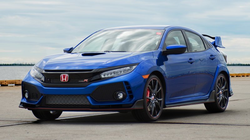 First-in-the-US 2017 Honda Civic Type R is being auctioned for charity swft.so/RupR3lDl #auto #automotive