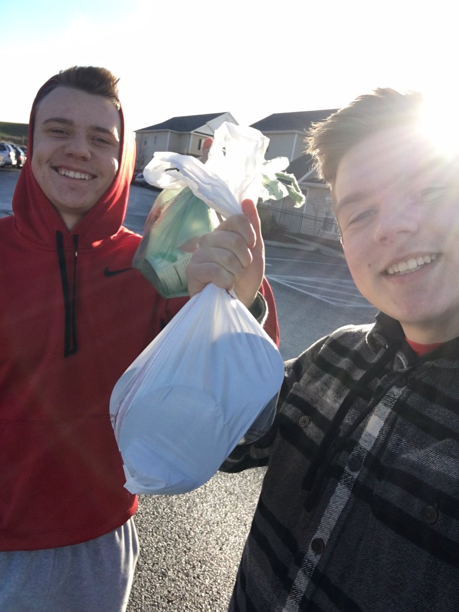 CollinMattson21's tweet photo. Happy bday Nate Dave @Nate_Davis55 @youngnatro45 https://t.co/Ob9hgiP2pk