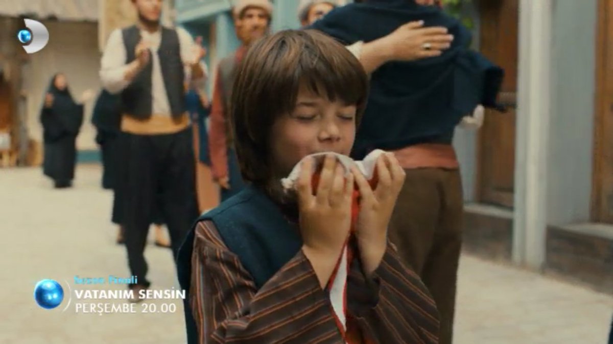 beklenenkral's tweet photo. #VatanımSensin 31. Bölüm (Sezon Finali) v2
Mustafa Kemal'i de görsek ya? Azize ne okudun yahu... 
https://t.co/mtVvOau9vG https://t.co/xQyB7xR9Ho