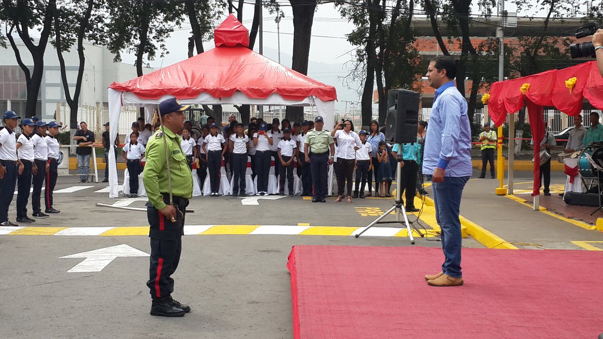 ComisJeanFranco's tweet photo. Acto conmemorativo de los XXIII Aniversario de @PolibolivarBna .@GuillermoCompa https://t.co/X0H6A7weGR