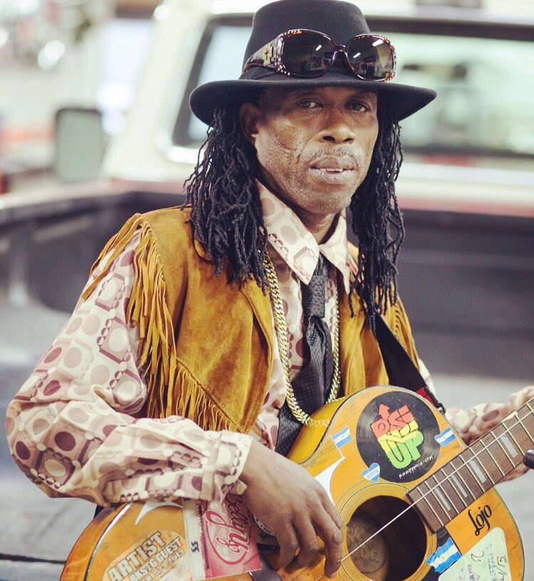 HeyInBedWith's tweet image. Let the soulful voice of Jamaica, @BrushyOneString, strum those heart strings. 💕🎸🇯🇲 In Bed With sesh --&amp;gt; youtu.be/vq455zgWqBc