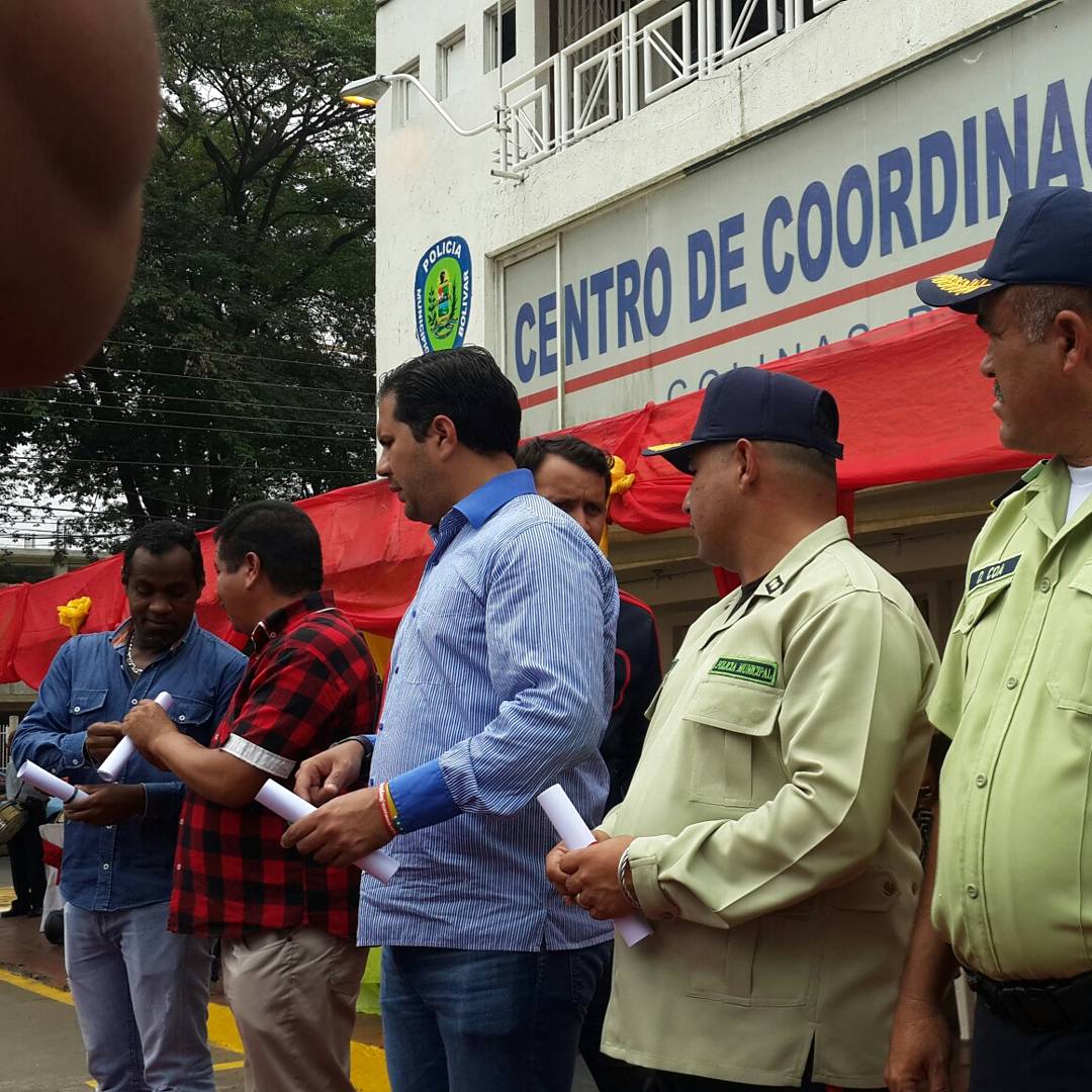 ComisJeanFranco's tweet photo. Acto conmemorativo de los XXIII Aniversario de @PolibolivarBna .@GuillermoCompa https://t.co/X0H6A7weGR
