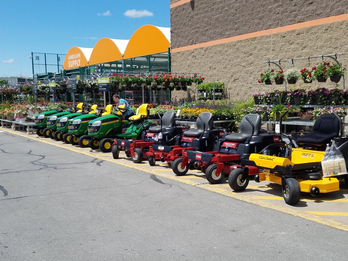 SoniaStocking's tweet photo. The sun is finally out! We are ready for this sunshine with tractors and grills! #letsdothis @MillerKamamm89 @SupercuseDM https://t.co/2FmN2KU2HI
