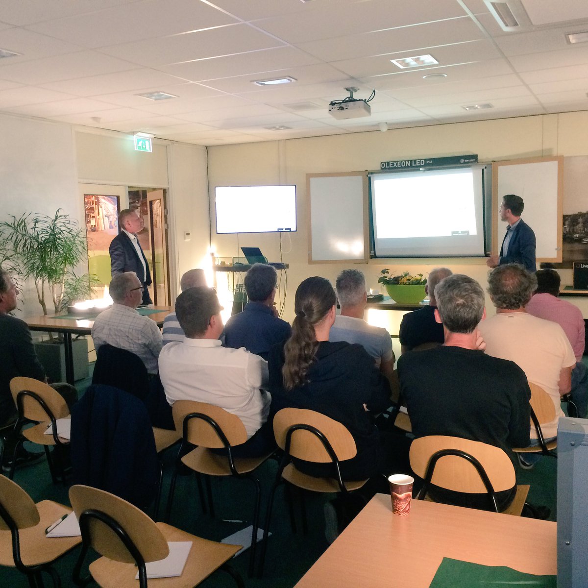 Veel animo voor demo van 📲 #LiveLink Lichtmanagement: ingebruikname, tijdbesparend, ongecompliceerd, risicovrij! <a href="/Steinelnl/">Steinel Nederland</a> <a href="/TRILUXbenelux/">TRILUX Benelux</a>