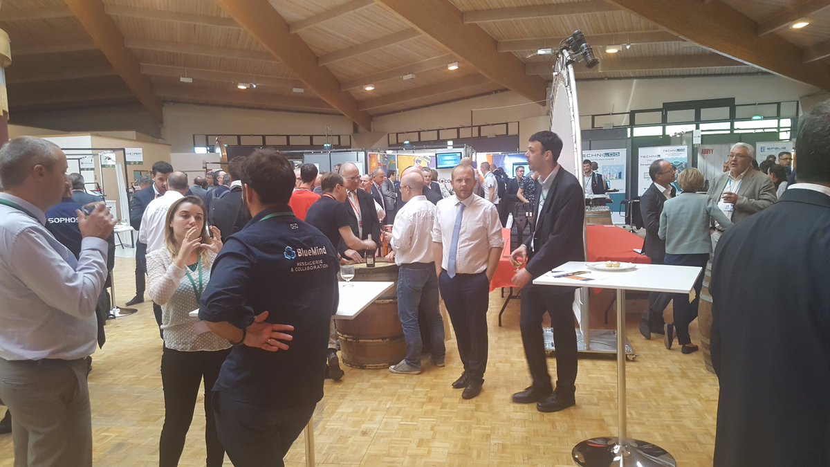 IDcapt's tweet image. Ca parle #inno et #techno au #coterclub autour du cocktail 😊 Super échanges et belles rencontres ! #iot #rfid #nfc