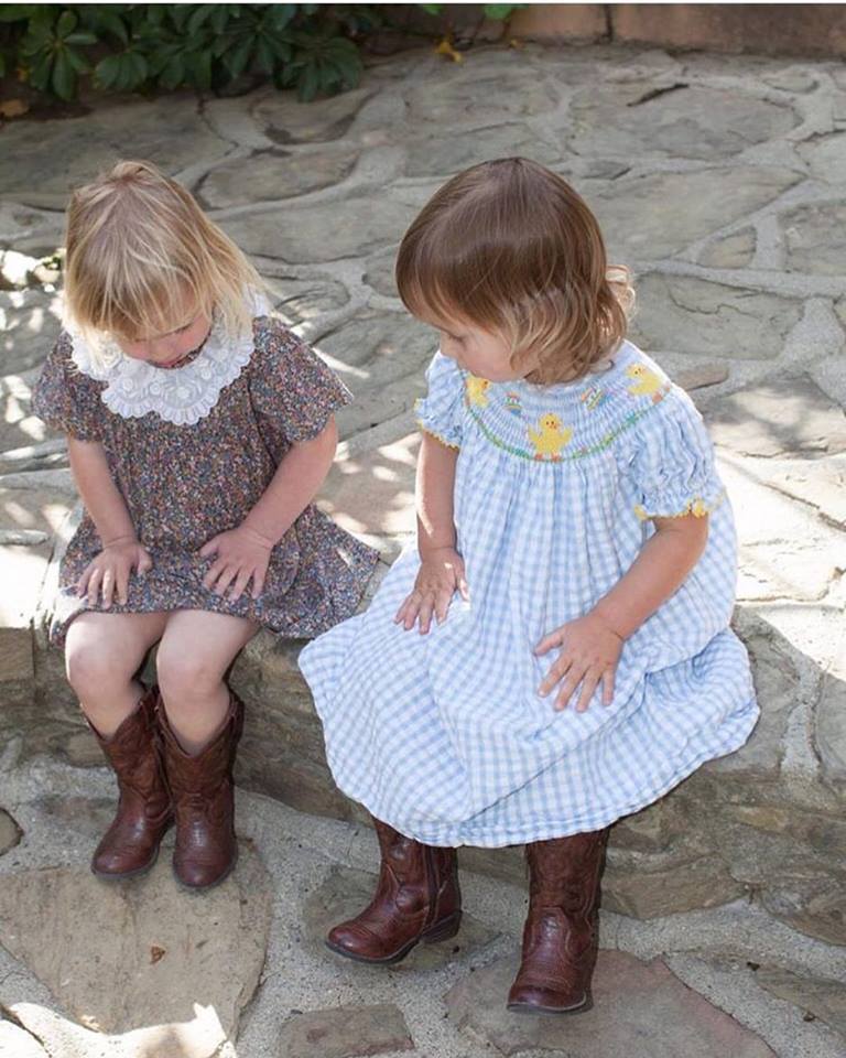 CircleBarB's tweet photo. We love tiny cowgirls!🐴🎀Comparing boots!
#tinycowgirls #bootsoverheels #cowgirls #ranchlove #ranchlife #girlfriends #family #familyreunion https://t.co/K778WENoyw