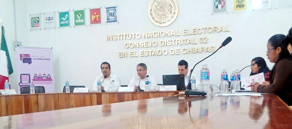 INE_Chiapas's tweet photo. Con la participación de ONGs de mujeres indígenas, el #Distrito02Bochil realiza Mesa de Diálogos para una cultura cívica en la sede de la JD https://t.co/UWkJf7nn3C