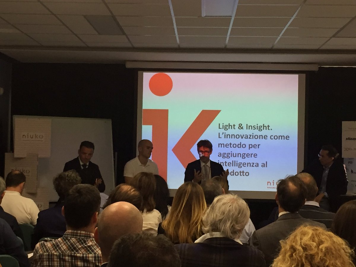 CAREL_group's tweet photo. 'Il computer trova delle correlazioni che l'uomo non sa trovare' il DG #CARELgroup #FrancescoNalini a #lightInsight #machinelearning https://t.co/V0zezFed2v