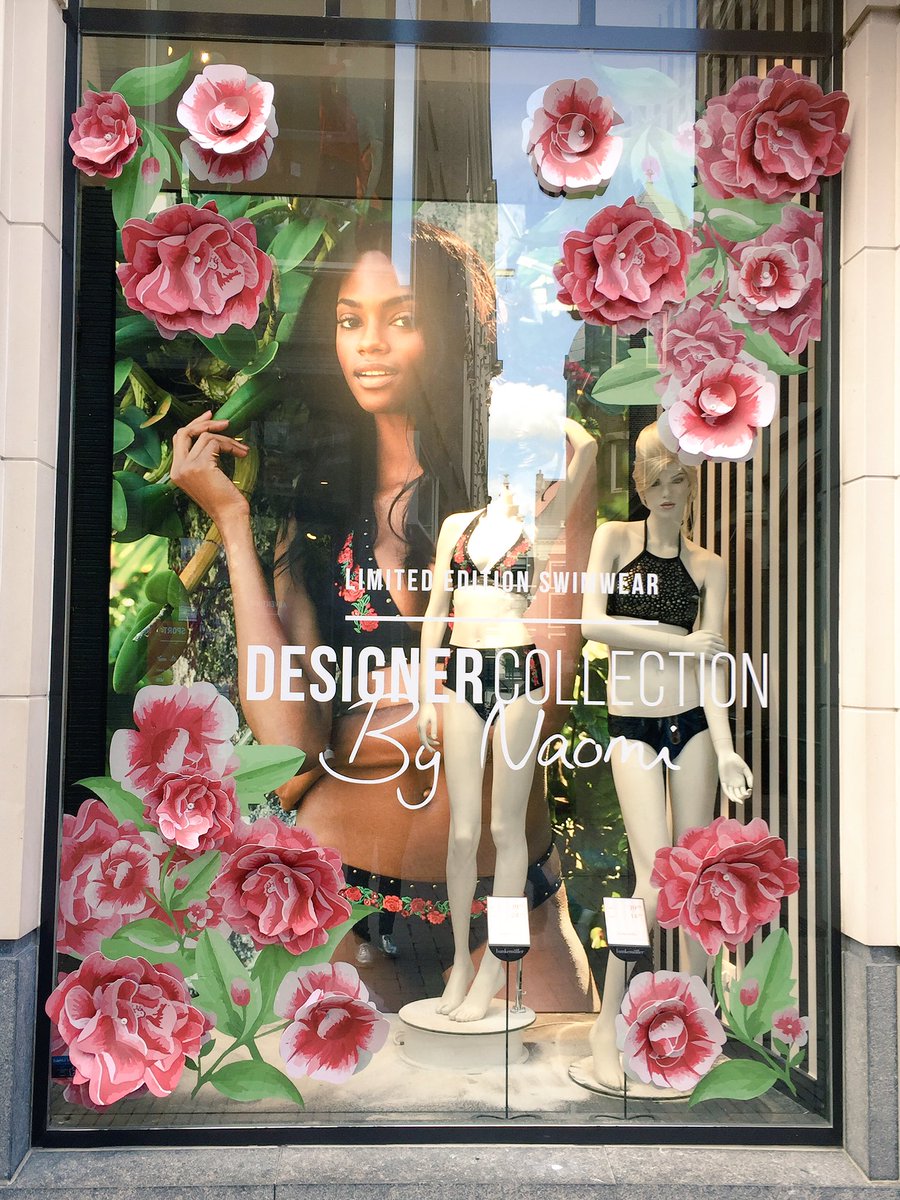 Last but not least! Flagship Kalverstraat 🌺 <a href="/Hunkemoller/">Hunkemöller</a> <a href="/EngelenLisa/">Lisa Engelen</a> @MsStylissima <a href="/RayannJeppe/">Rayann Jeppe</a> #Amsterdam  It's time to end this fun day⏱