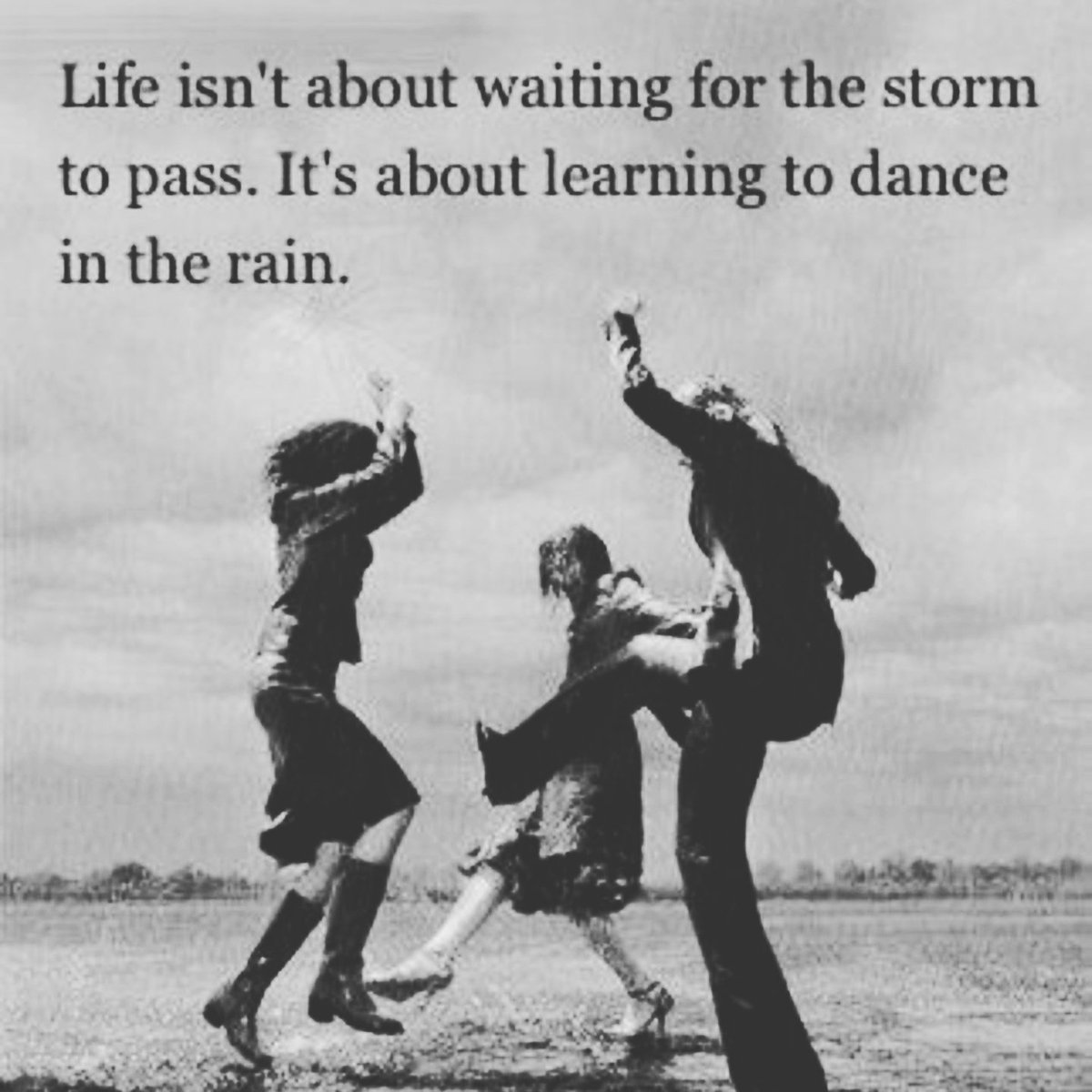 psysocexeter's tweet photo. It is time to see the beauty in whatever life throws at you ❤ #wednesdaywisdom #psysoc #exeter #psychology #exeteruni https://t.co/qg7e5io5dW